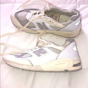 NEW BALANCE Abzorb 990 Men’s White Leather Sneakers Size 8